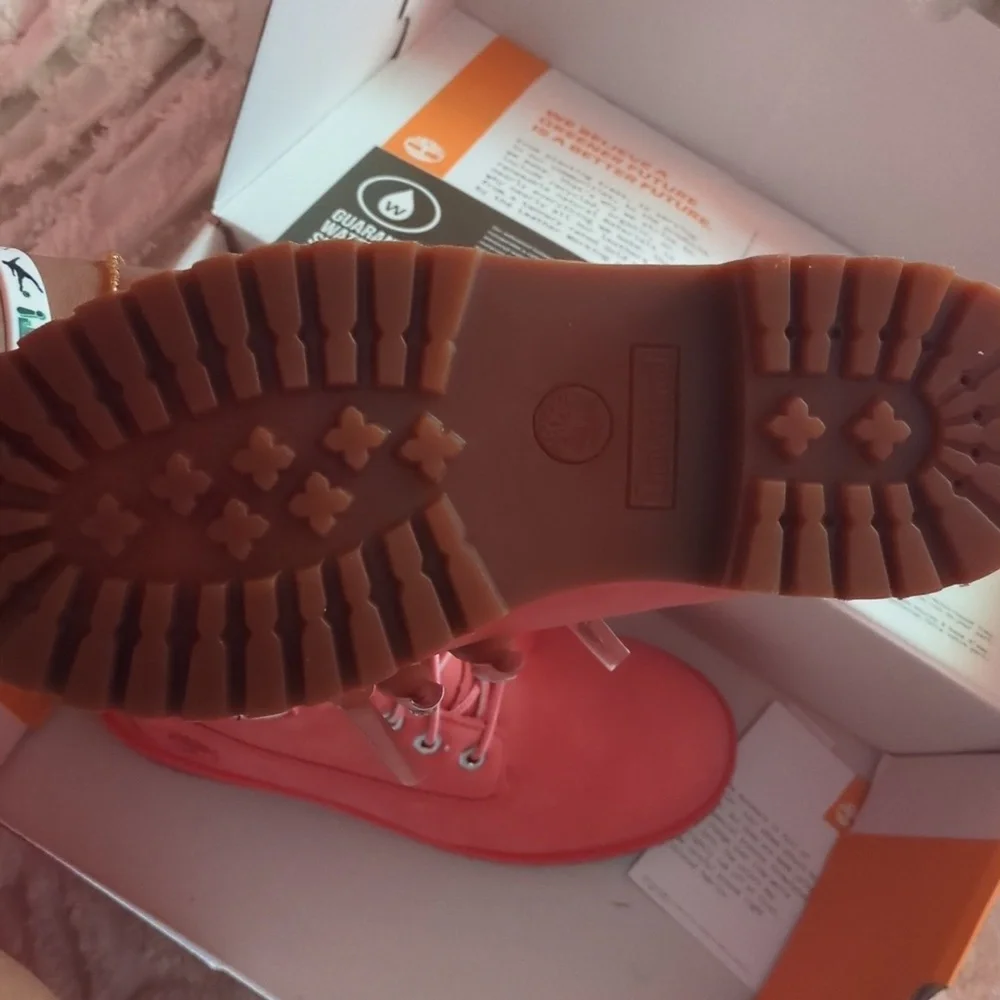 Pink Timberlands - Picture 3 of 4